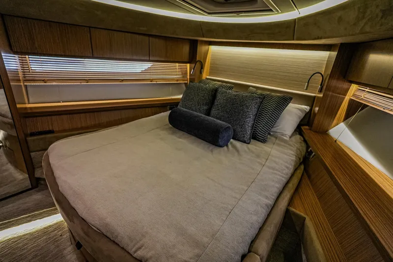 Yan Ge Yacht Photos Pics Luxurious 2018 Sea Ray L590 Fly yacht bedroom with elegant wood finishes and cozy bedding.