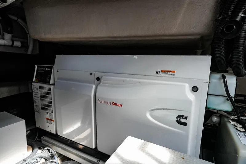 Yan Ge Yacht Photos Pics Cummins Onan generator in 2018 Sea Ray L590 Fly yacht engine room.