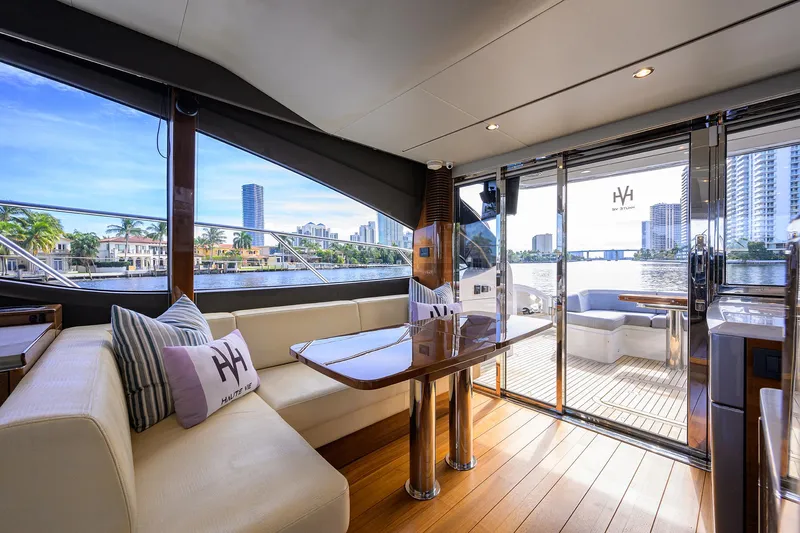 Haute Vie Yacht Photos Pics Princess 60 Haute Vie - Dinette