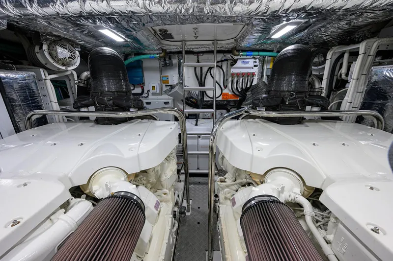 Haute Vie Yacht Photos Pics Princess 60 Haute Vie - Engine Room