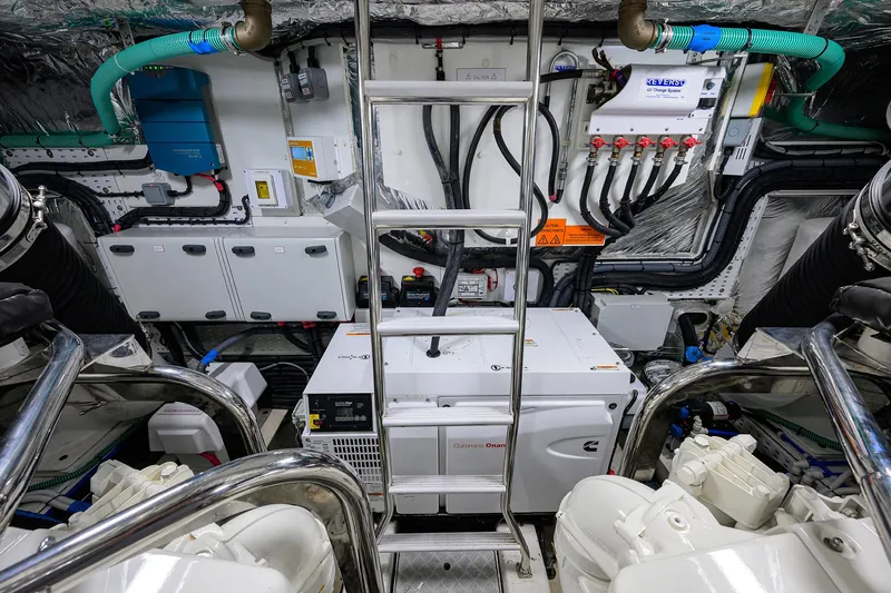 Haute Vie Yacht Photos Pics Princess 60 Haute Vie - Engine Room