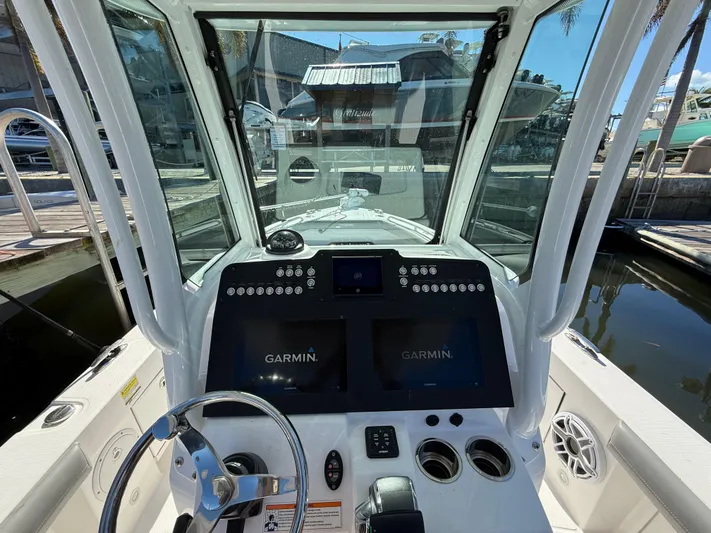  Yacht Photos Pics 2023 Everglades 253 Cc - Image 11