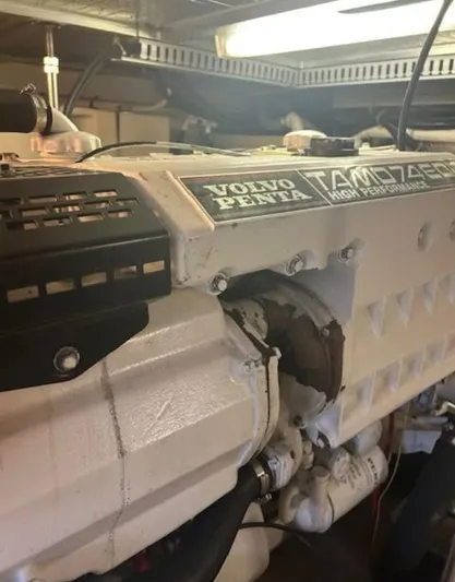 Yacht Photos Pics Volvo Penta TAMD74 engine in a 2000 Carver 450 Voyager Pilothouse yacht.