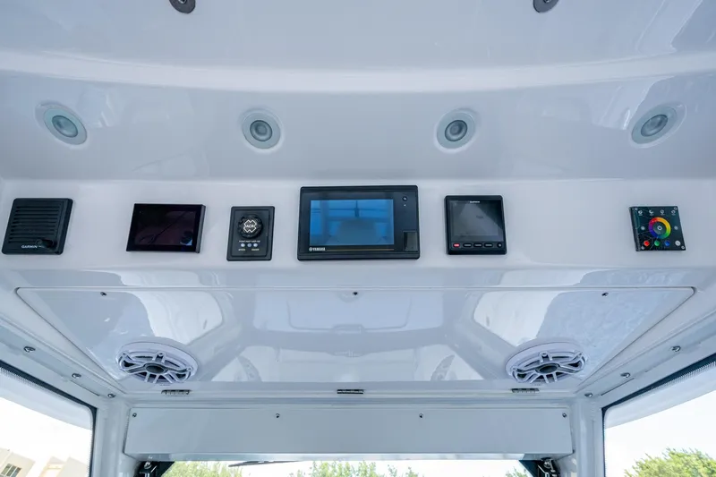  Yacht Photos Pics Control panel of 2020 Everglades 395 Center Console boat with electronic displays.