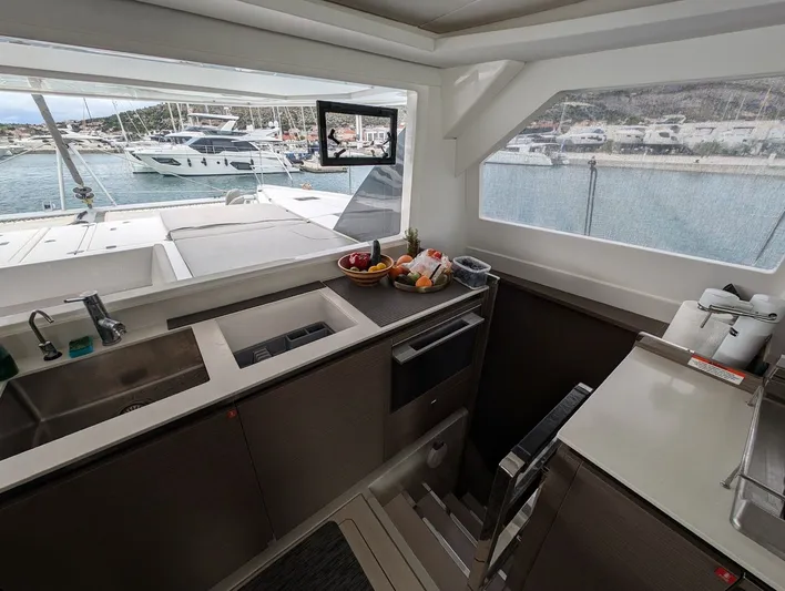 Sophia Yacht Photos Pics 