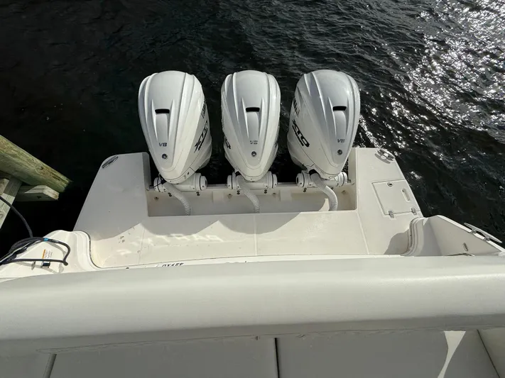  Yacht Photos Pics 2024 REGAL 42 FXO - Image 42