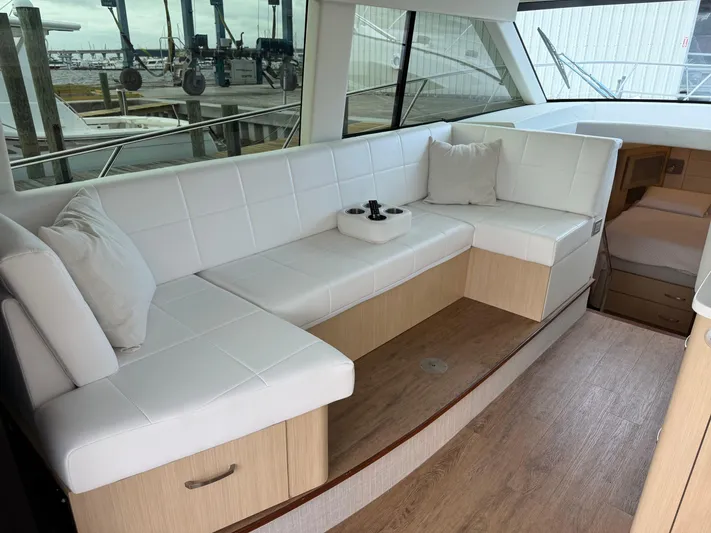  Yacht Photos Pics 2024 REGAL 42 FXO - Image 9