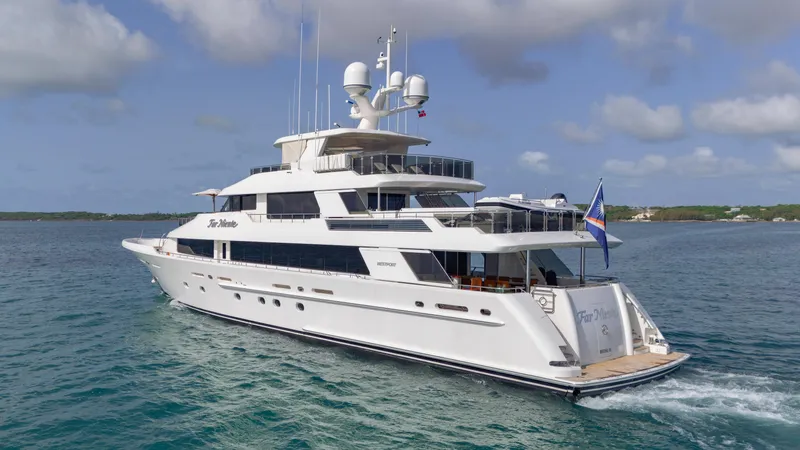 Far Niente Yacht Photos Pics Luxury yacht Westport 40M 2014 cruising on open water.