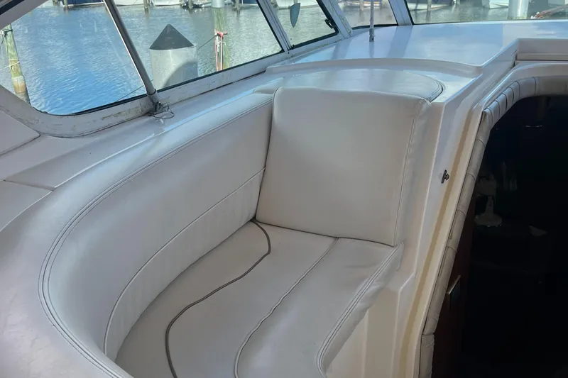 Two Can Do It Yacht Photos Pics Interior seating of 2000 Cruisers Yachts 4450, featuring white leather upholstery.