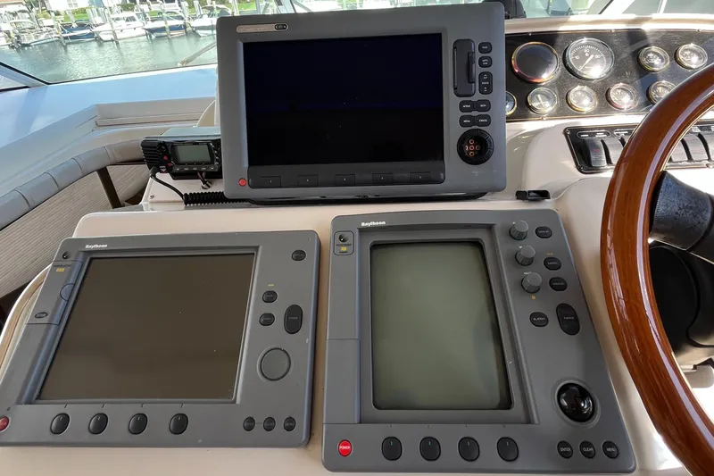 Two Can Do It Yacht Photos Pics Control panel of a 2000 Cruisers Yachts 4450 with navigation equipment.