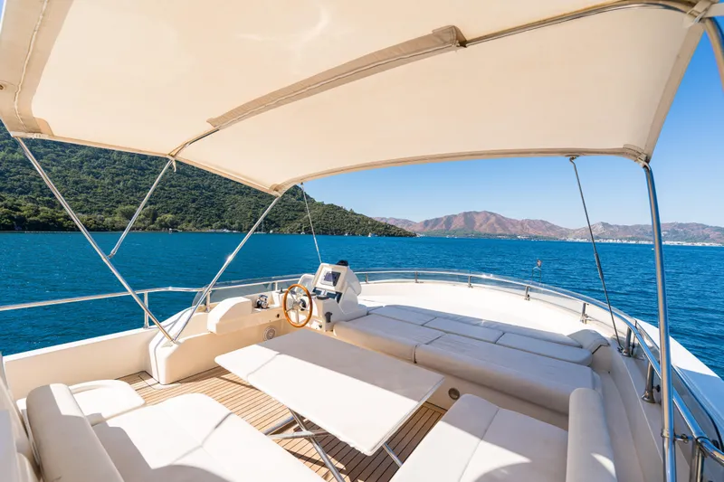 Jasmine 3 Yacht Photos Pics Luxurious 2011 Apreamare Maestro 65 yacht with spacious deck and scenic ocean view.