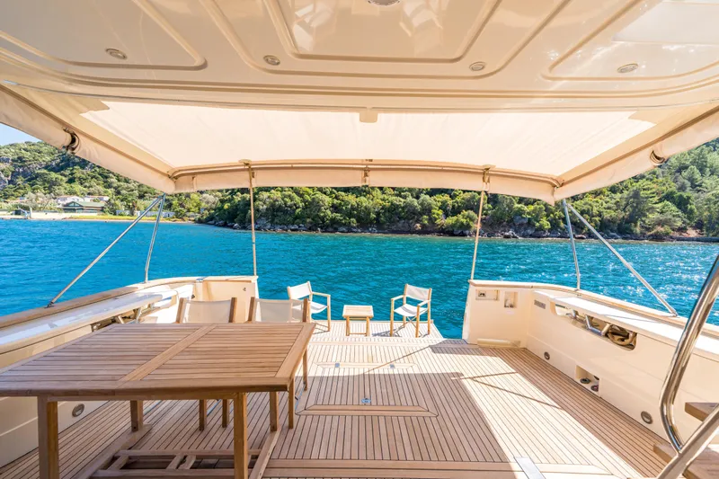 Jasmine 3 Yacht Photos Pics Luxurious 2011 Apreamare Maestro 65 yacht deck with scenic ocean view.