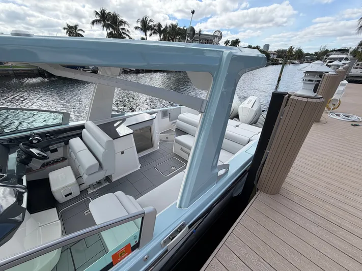 Four Seas Yacht Photos Pics 