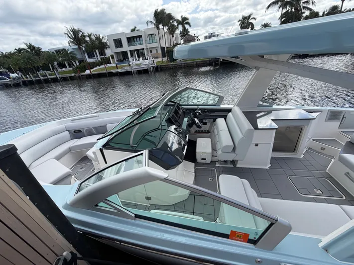 Four Seas Yacht Photos Pics 