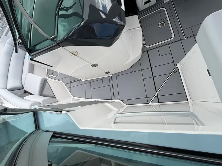 Four Seas Yacht Photos Pics 