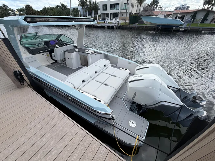 Four Seas Yacht Photos Pics 