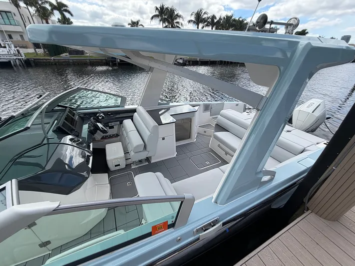 Four Seas Yacht Photos Pics 