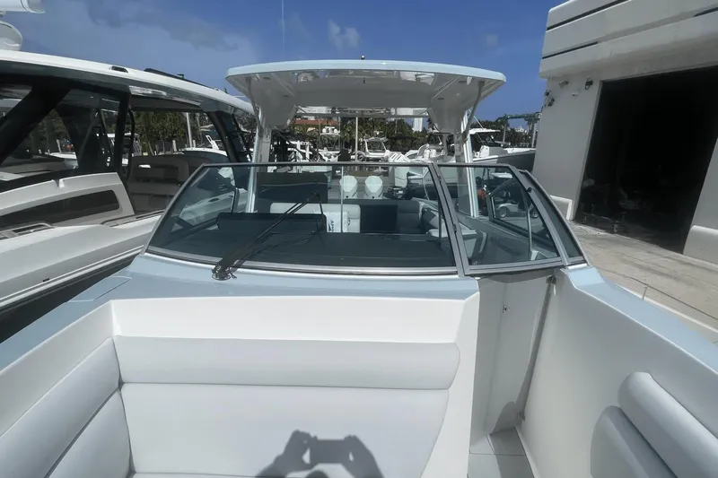 Four Seas Yacht Photos Pics 