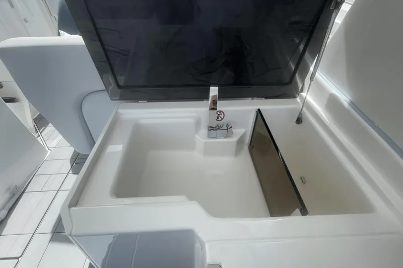 Four Seas Yacht Photos Pics 