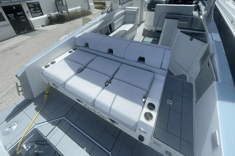 Four Seas Yacht Photos Pics 