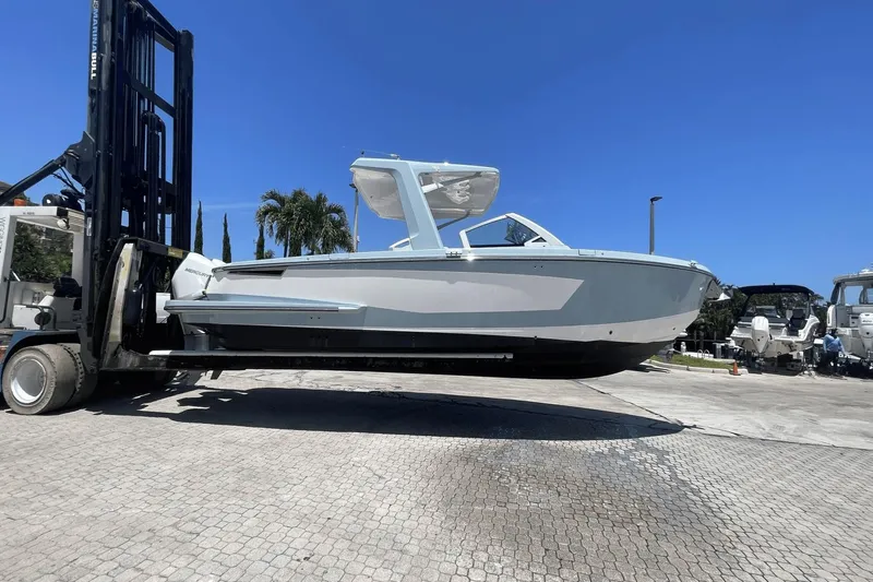 Four Seas Yacht Photos Pics 