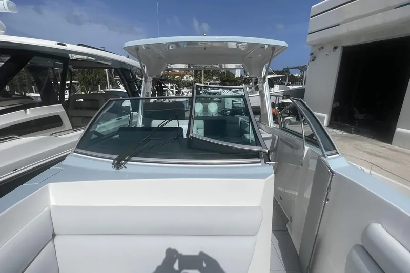 Four Seas Yacht Photos Pics 