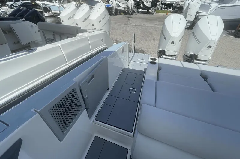 Four Seas Yacht Photos Pics 