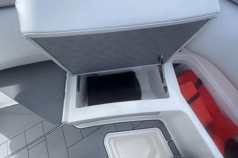 Four Seas Yacht Photos Pics 