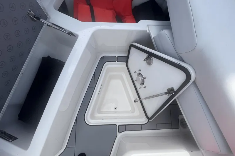 Four Seas Yacht Photos Pics 