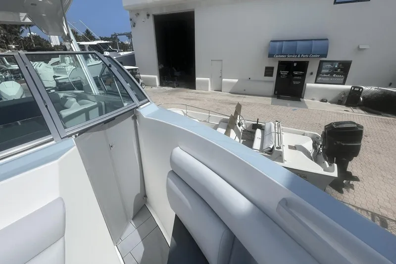 Four Seas Yacht Photos Pics 