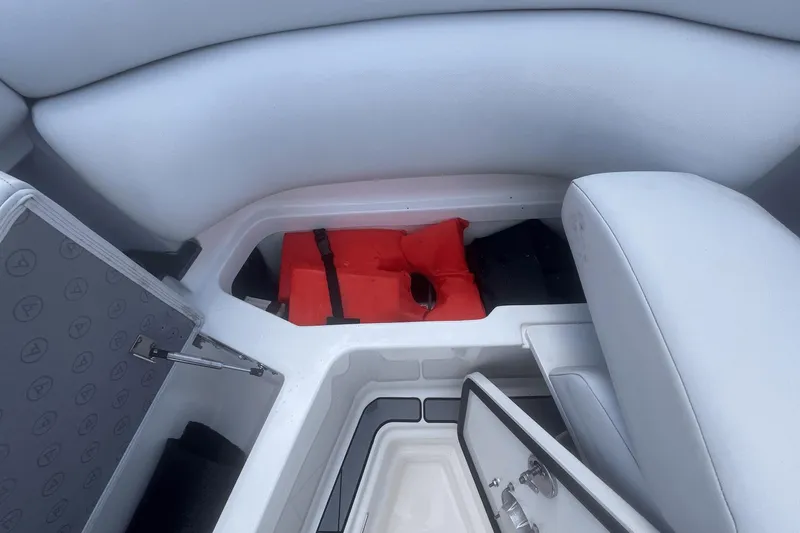 Four Seas Yacht Photos Pics 