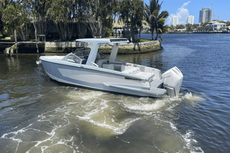 Four Seas Yacht Photos Pics 