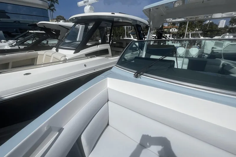 Four Seas Yacht Photos Pics 