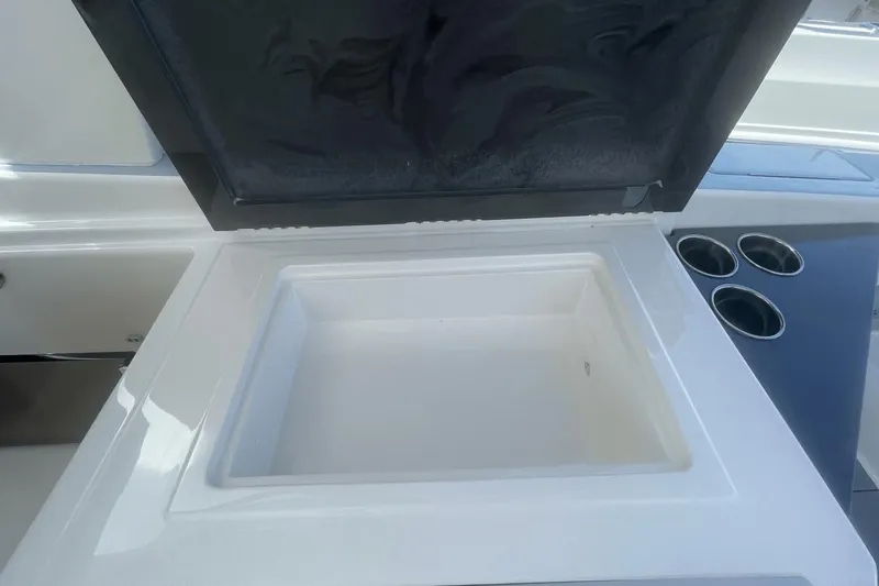 Four Seas Yacht Photos Pics 