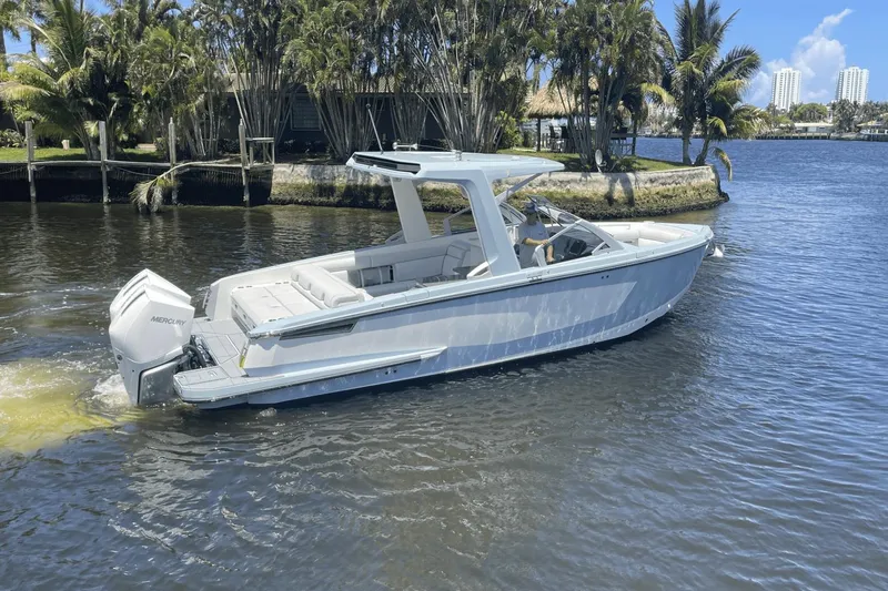 Four Seas Yacht Photos Pics 