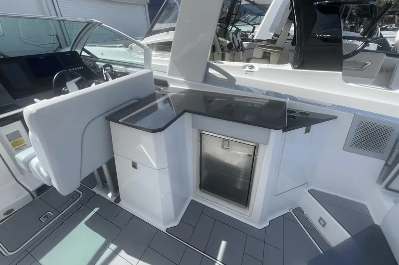 Four Seas Yacht Photos Pics 