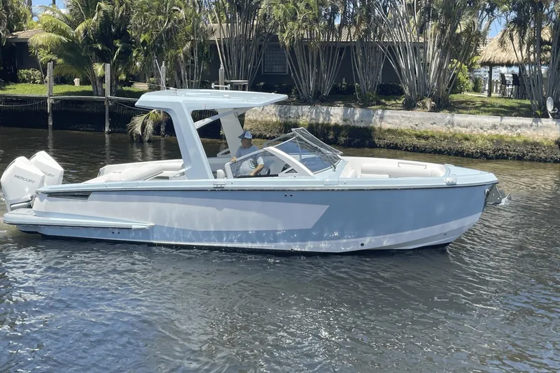 Four Seas Yacht Photos Pics 