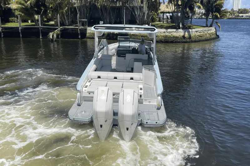 Four Seas Yacht Photos Pics 