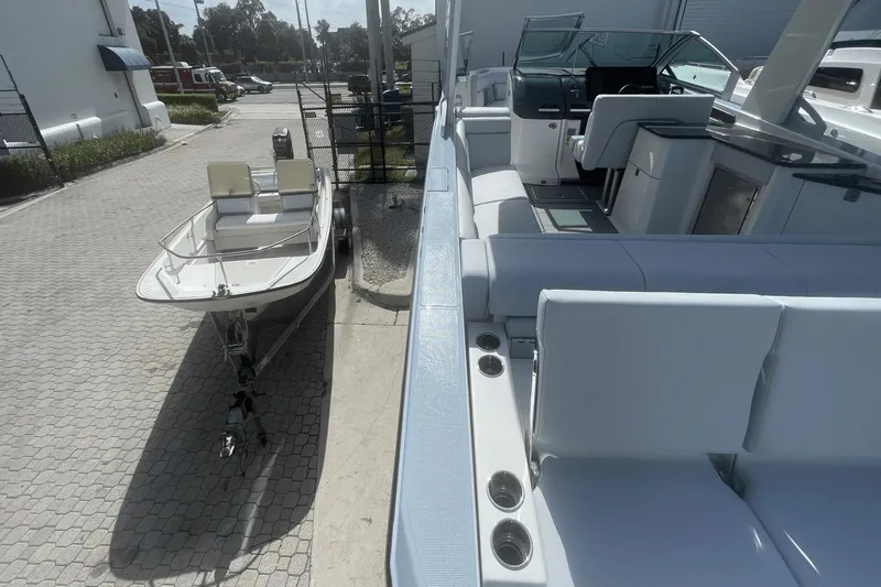 Four Seas Yacht Photos Pics 