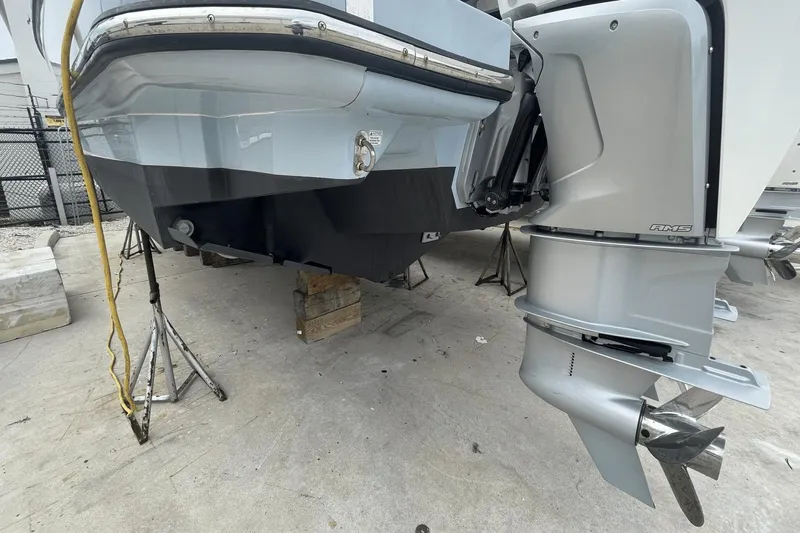 Four Seas Yacht Photos Pics 