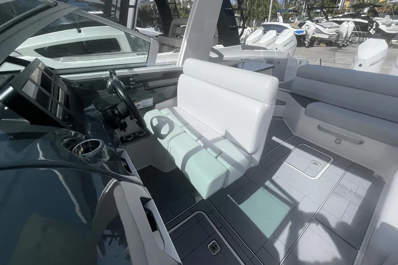 Four Seas Yacht Photos Pics 