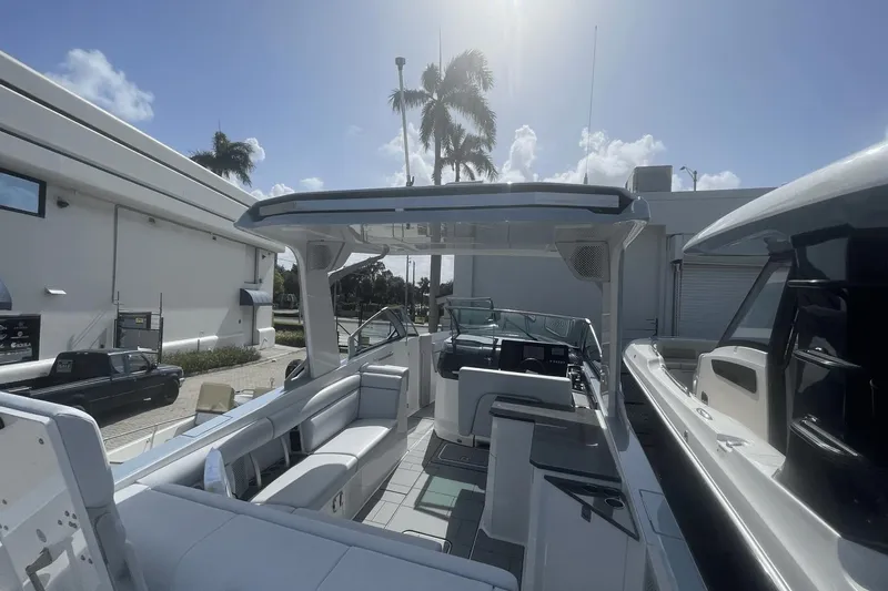 Four Seas Yacht Photos Pics 