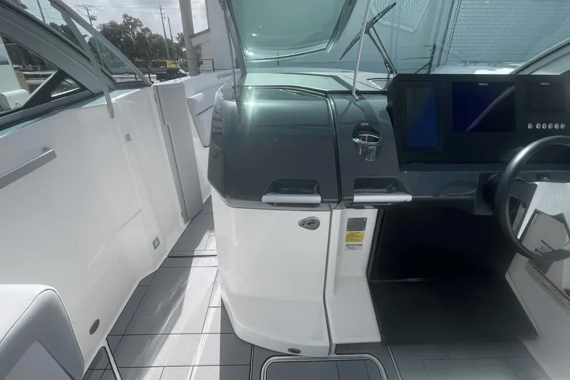 Four Seas Yacht Photos Pics 