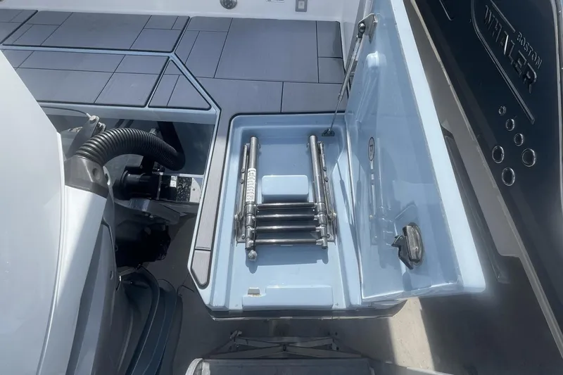 Four Seas Yacht Photos Pics 