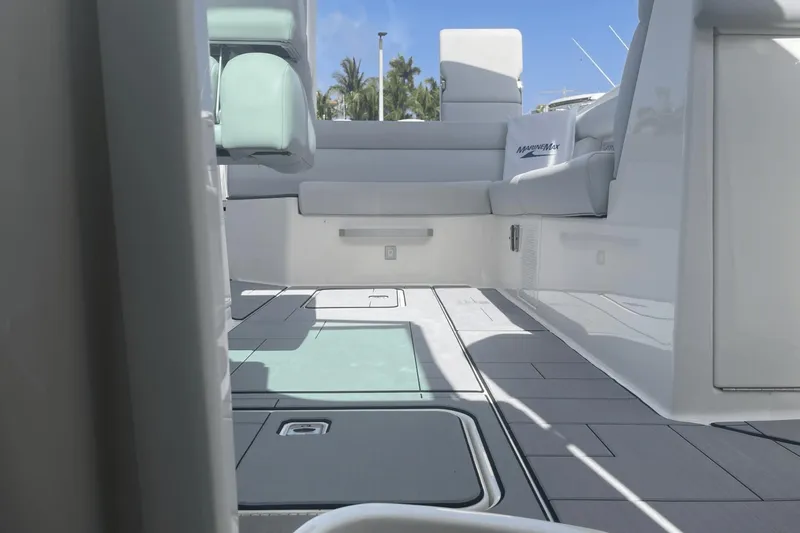 Four Seas Yacht Photos Pics 