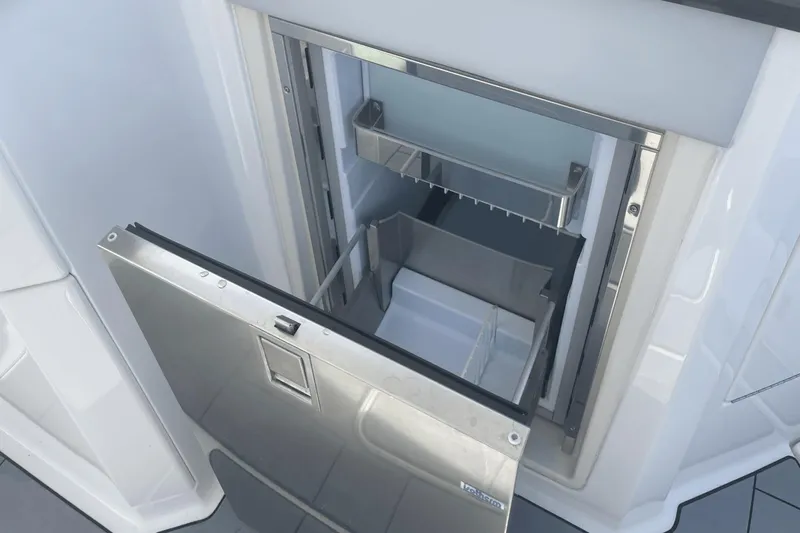 Four Seas Yacht Photos Pics 