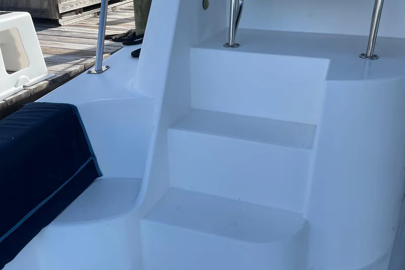 Sunset Cay Yacht Photos Pics Staircase on 2004 Endeavour Explorer 46 PowerCat, leading to upper deck.