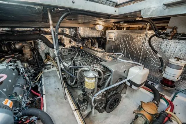 Lunasea Yacht Photos Pics Engine room of 2005 Cruiser Yachts 405 EXPRESS, showcasing detailed mechanical components.