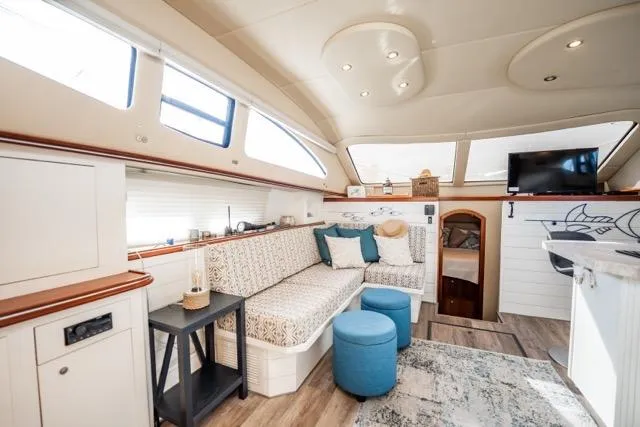 Lunasea Yacht Photos Pics Luxurious interior of 2005 Cruiser Yachts 405 EXPRESS with elegant seating and modern amenities.