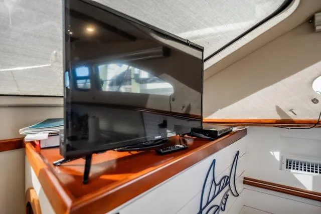 Lunasea Yacht Photos Pics 2005 Cruiser Yachts 405 EXPRESS interior with TV and wooden accents.